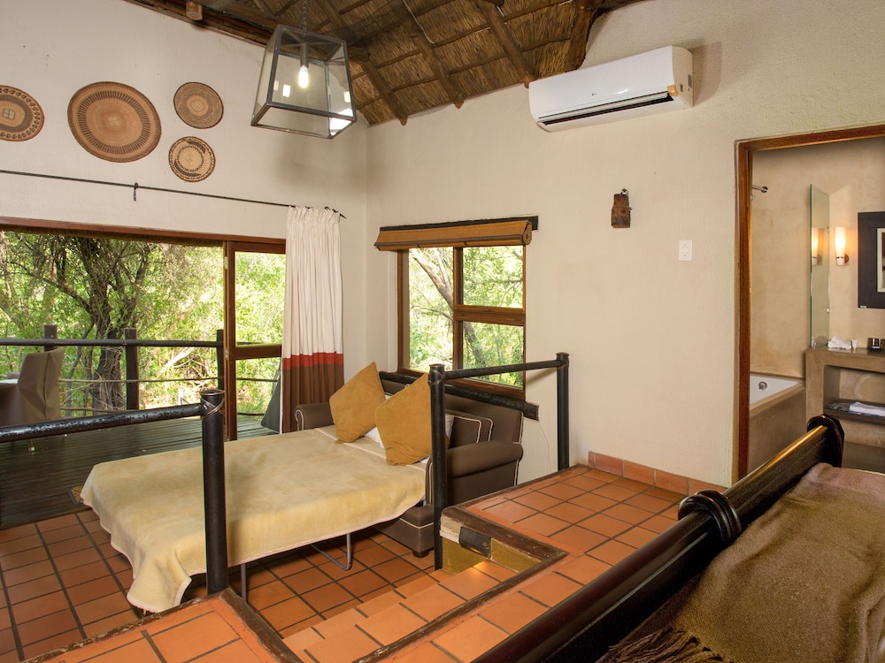 MADIKWE RIVER LODGE 17/42