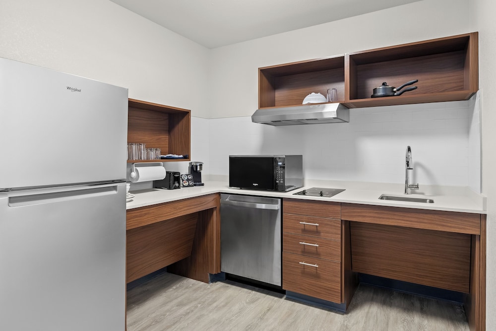 Everhome Suites Wichita Northeast 43/56