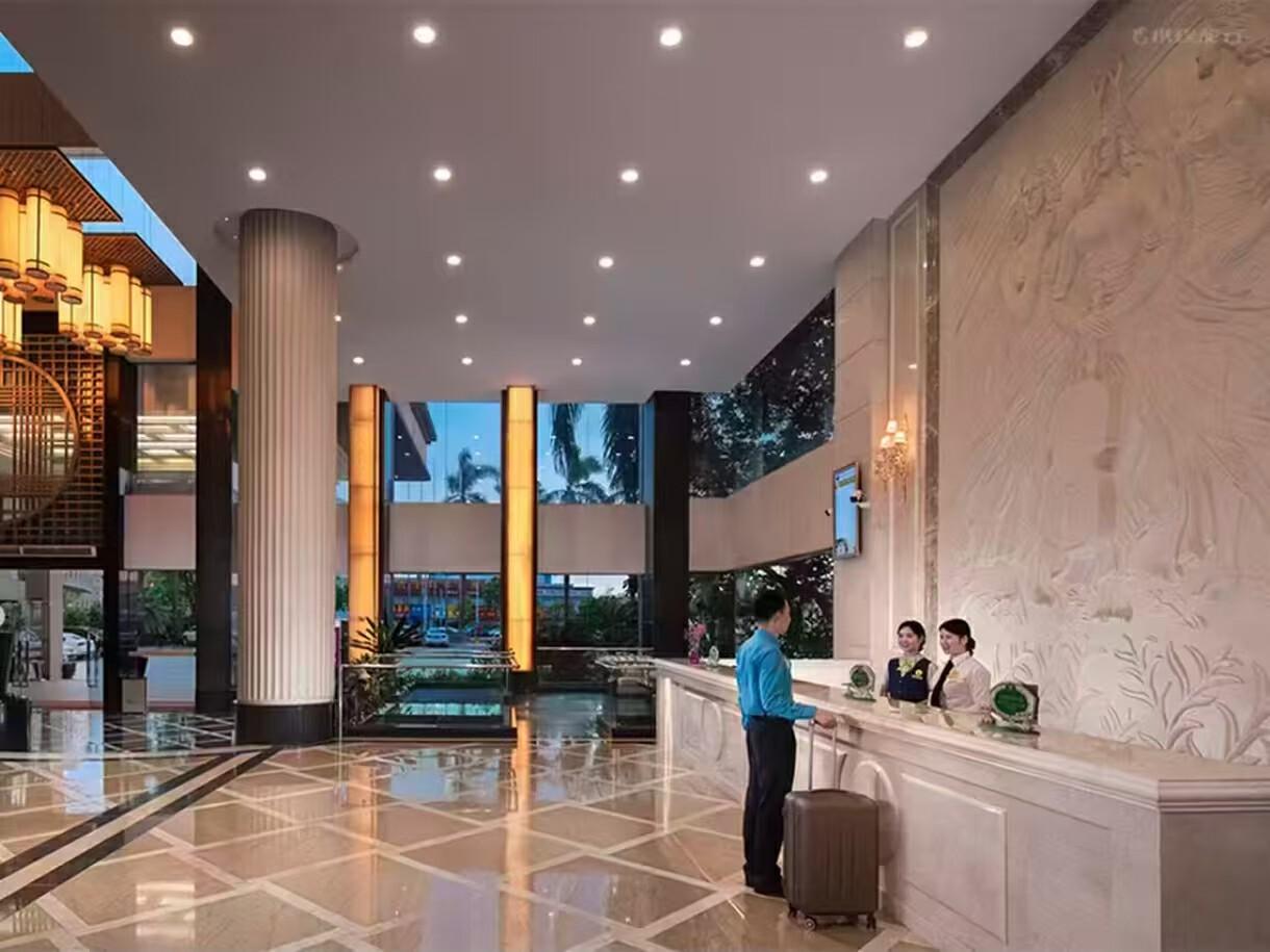 Jinghong International Business Hotel 51/68