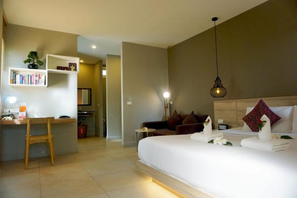 STUDIO, KING BED, GARDEN VIEW