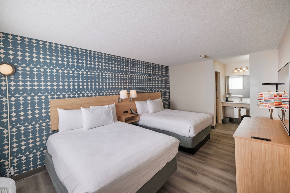STANDARD, 2 DOUBLE BEDS