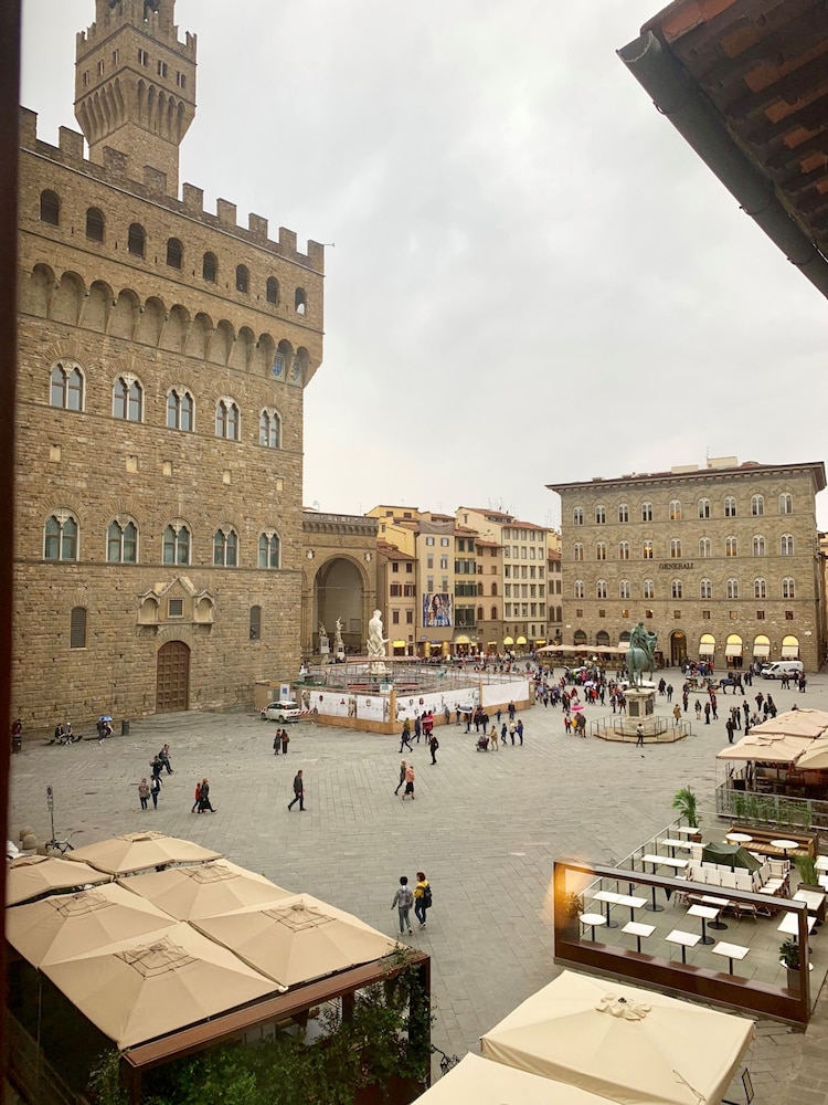 In Piazza Della Signoria - Residenza D Epoca 50/80