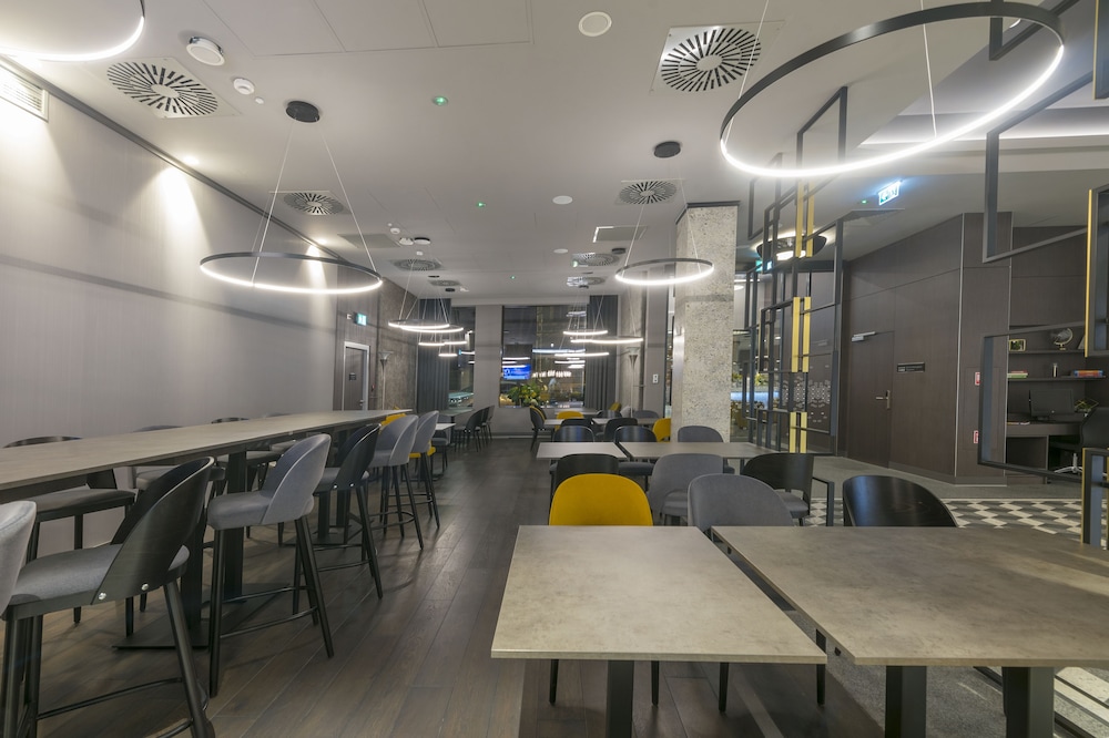 Hampton By Hilton Poznan Old Town 28/32