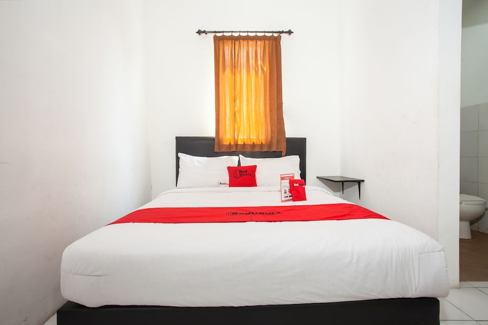 RedDoorz Plus near Galaxy Mall 15/39