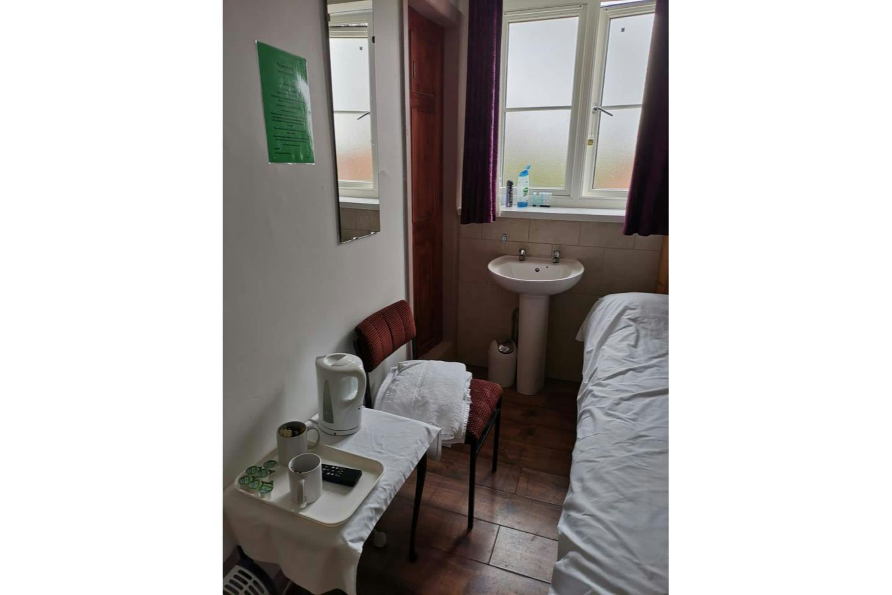 OYO Swan Inn, Heathrow Airport 31/31
