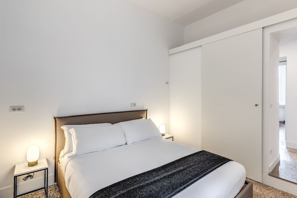 3 Bedrooms, Apartment, 3 Queen Beds, Separate Building