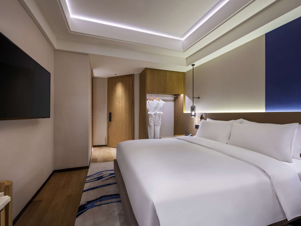 Novotel Shanghai JingAn 12/50