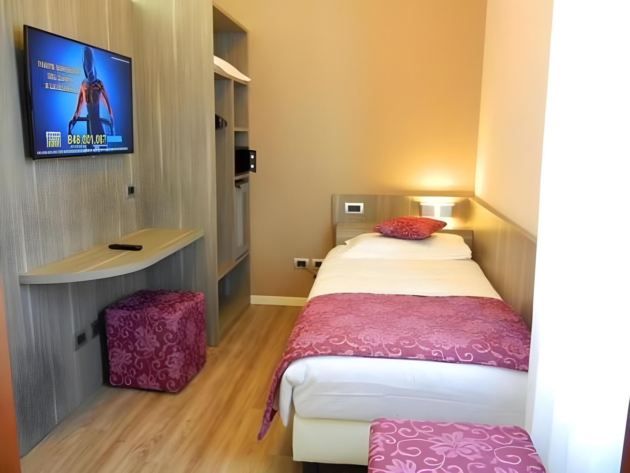 غرفة تنفيذية، Hotel Delle Nazioni 2/2