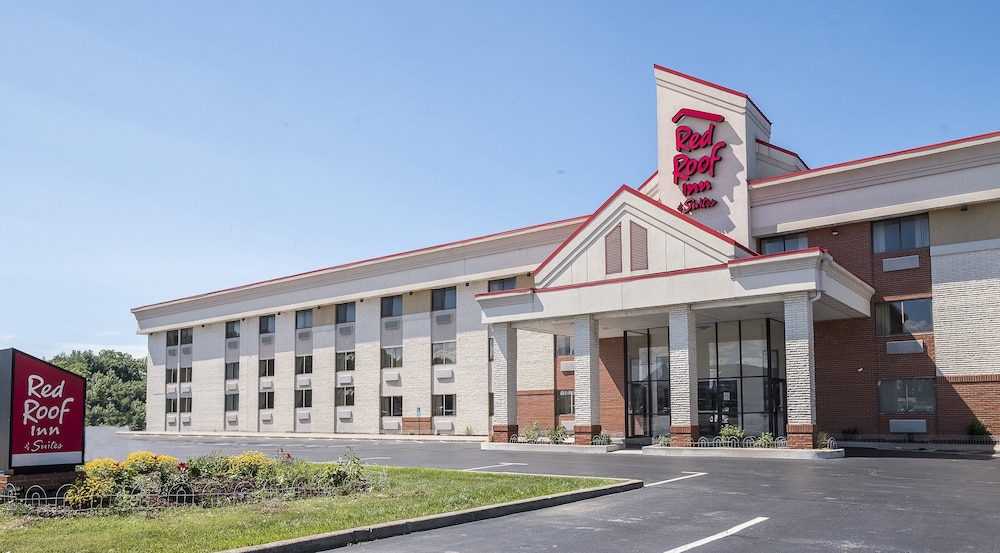 Red Roof Inn and Suites Cleveland - Elyria 57/64