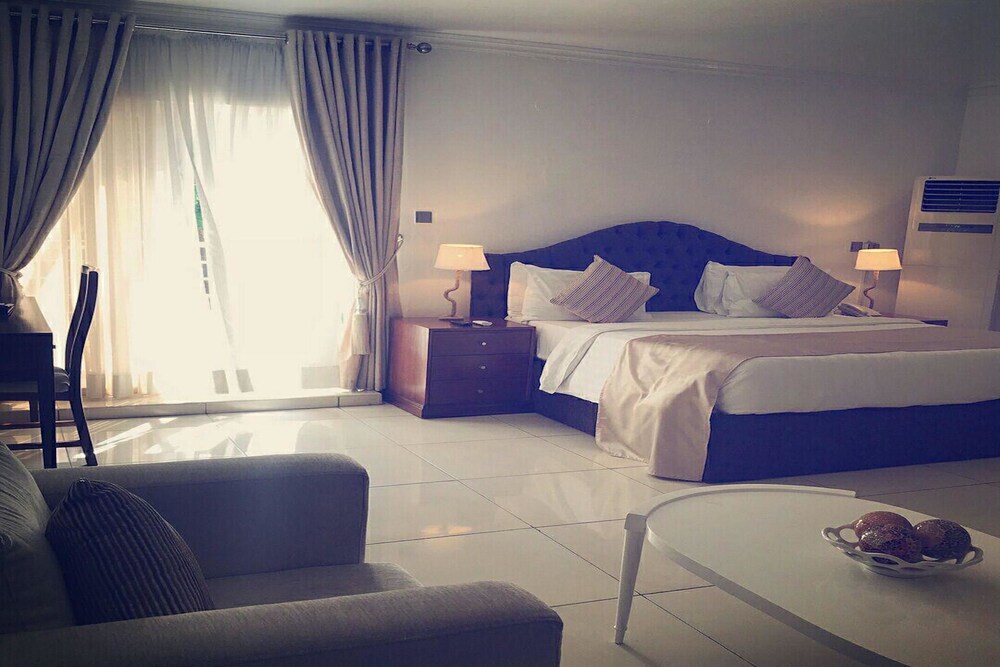 PRESIDENTIAL, SUITE