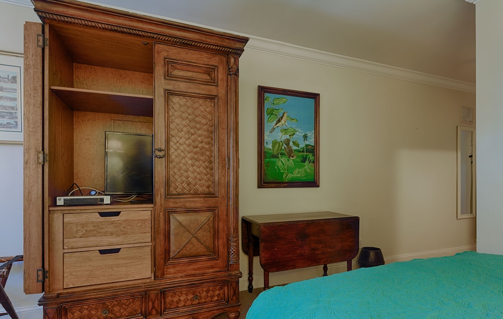 The Caribbean Court Boutique Hotel 37/83