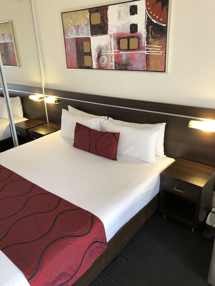 Golden West Motor Inn 20/43