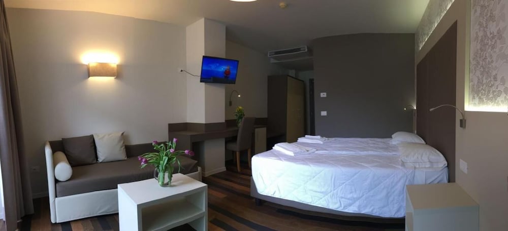 Albergo Gardesana 51/71