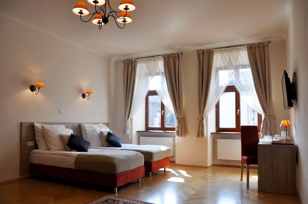 Hotel Santi 36/56