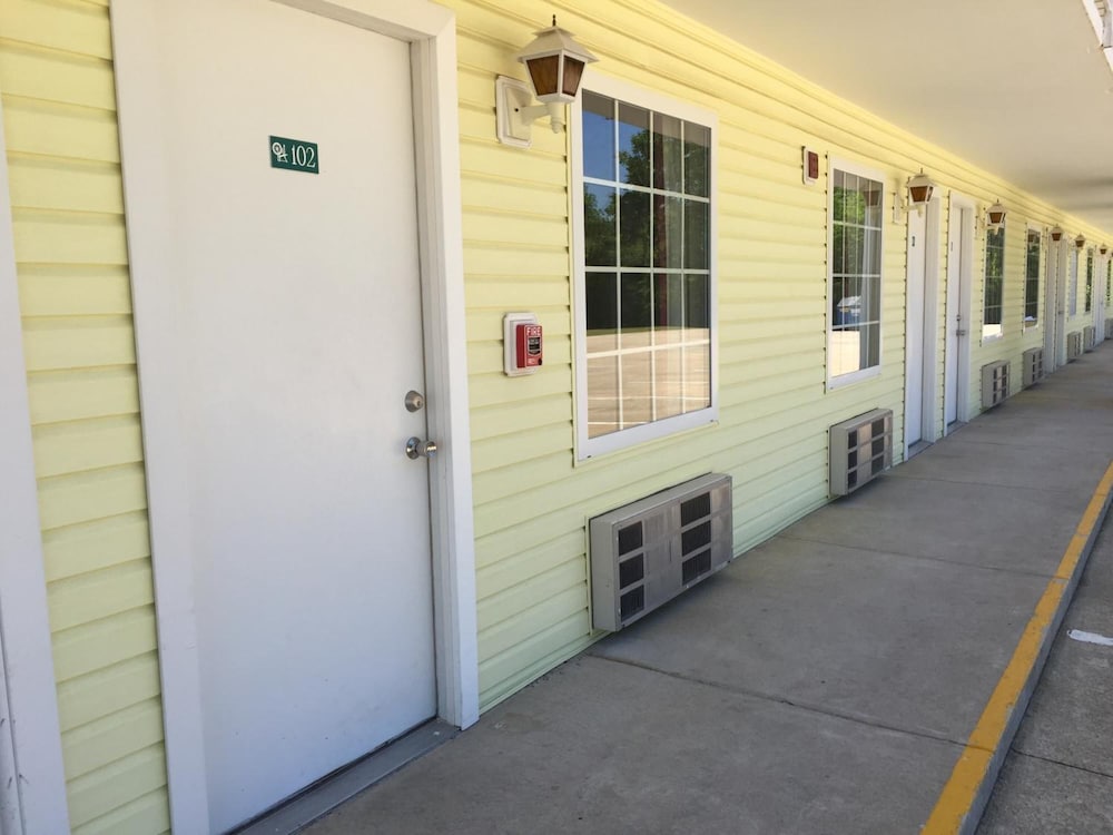 Spinning Wheel Inn 4/40