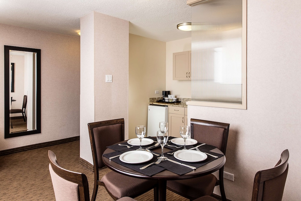 Campus Tower Suite Hotel 51/67