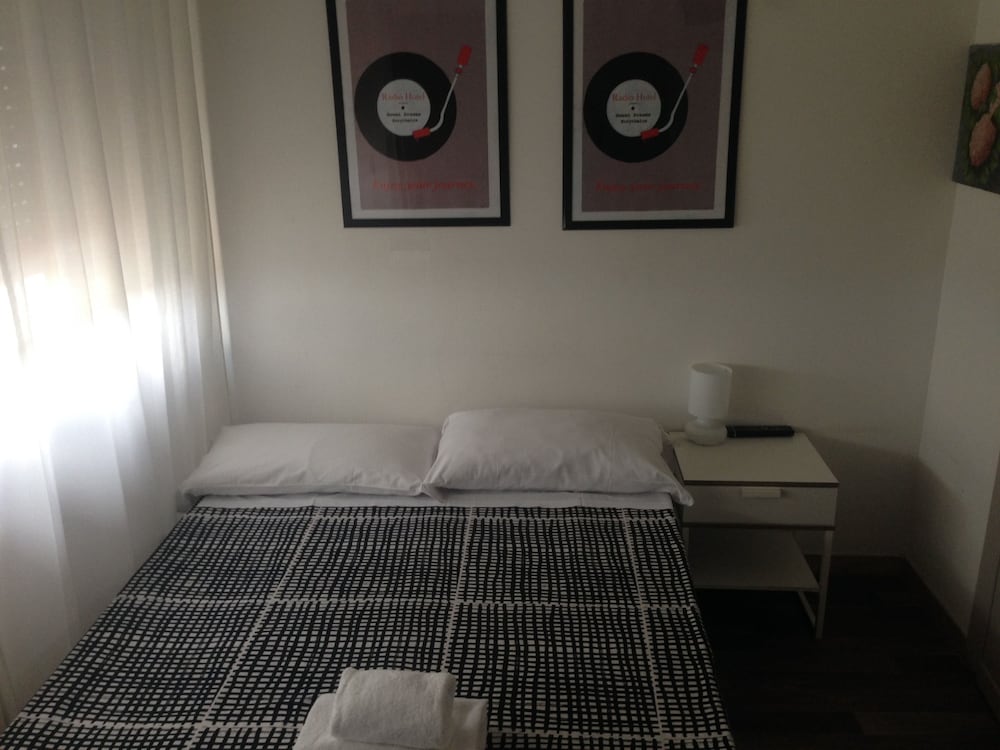 Radio Hotel 26/45