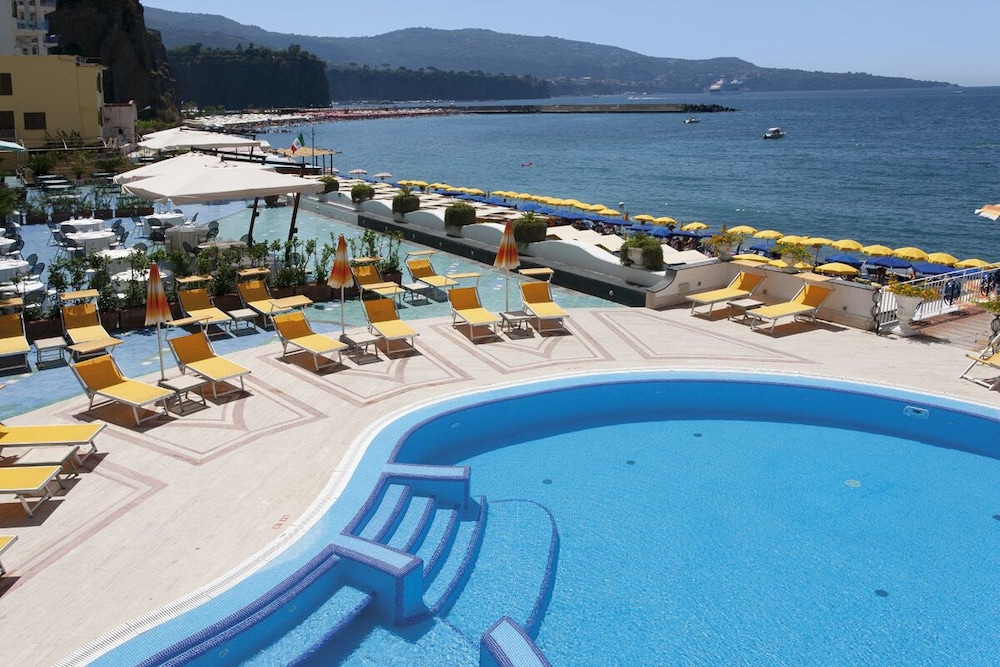 Alimuri Bay Resort 52/61