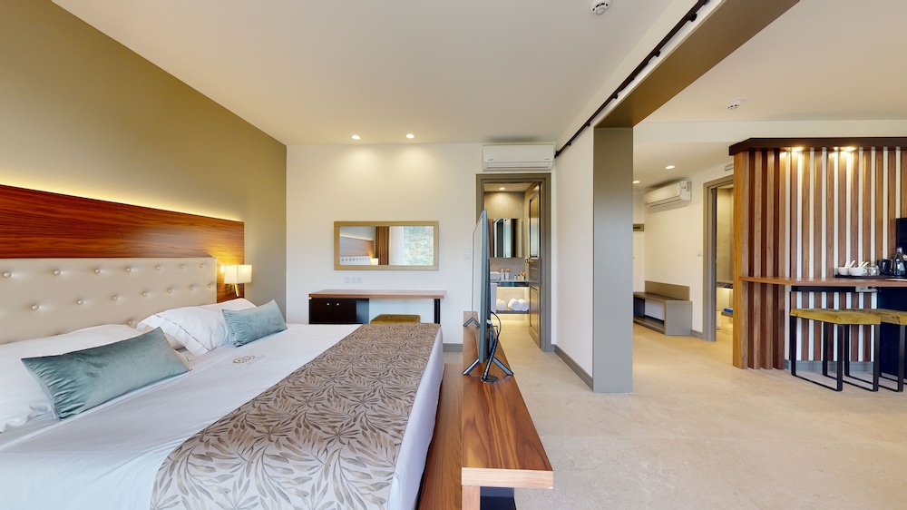 GRAND, SUITE, DOUBLE BED, SOFA