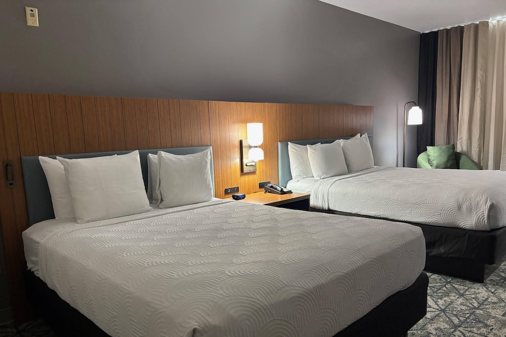 UPGRADE, SUITE, 2 QUEEN BEDS