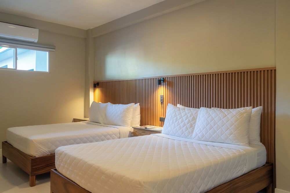Deluxe, 1 Double and 1 Single Bed, Pool View