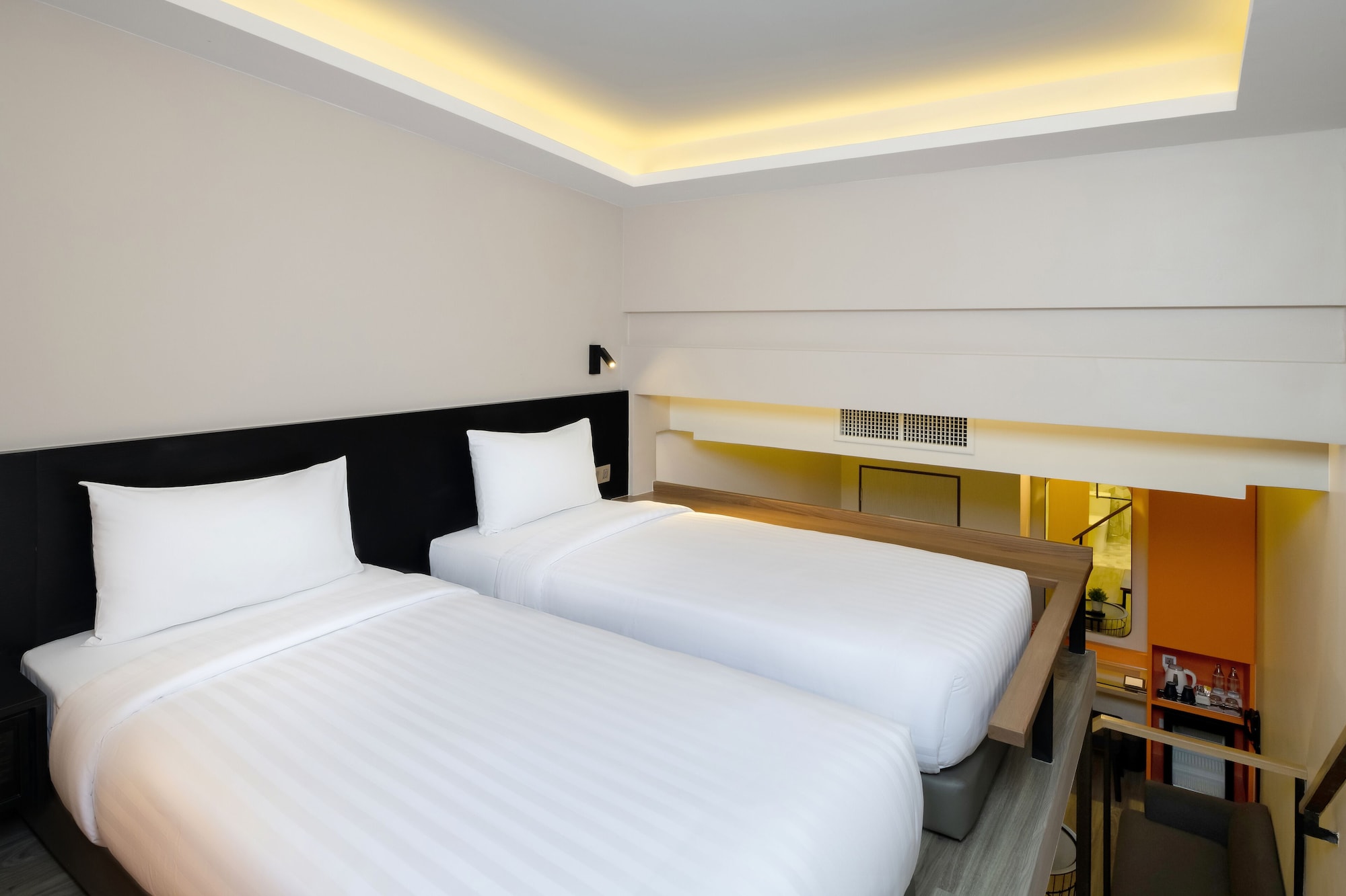 DUPLEX, TWIN BEDS