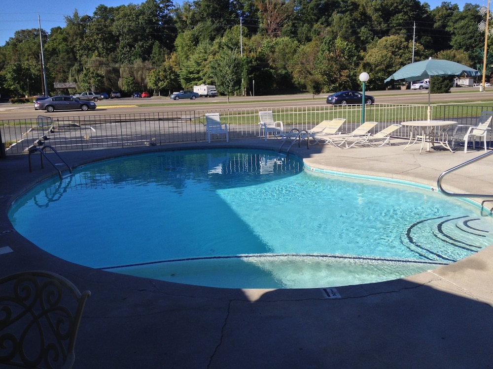 Conner Hill Motor Lodge 6/29