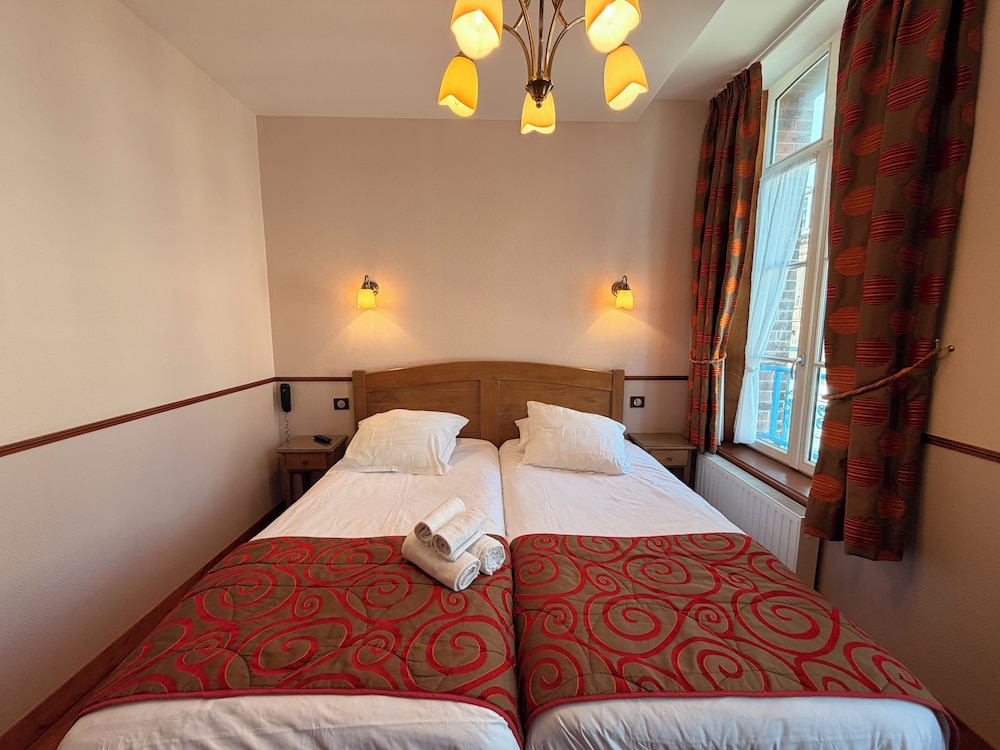Room, Twin Beds, Street View