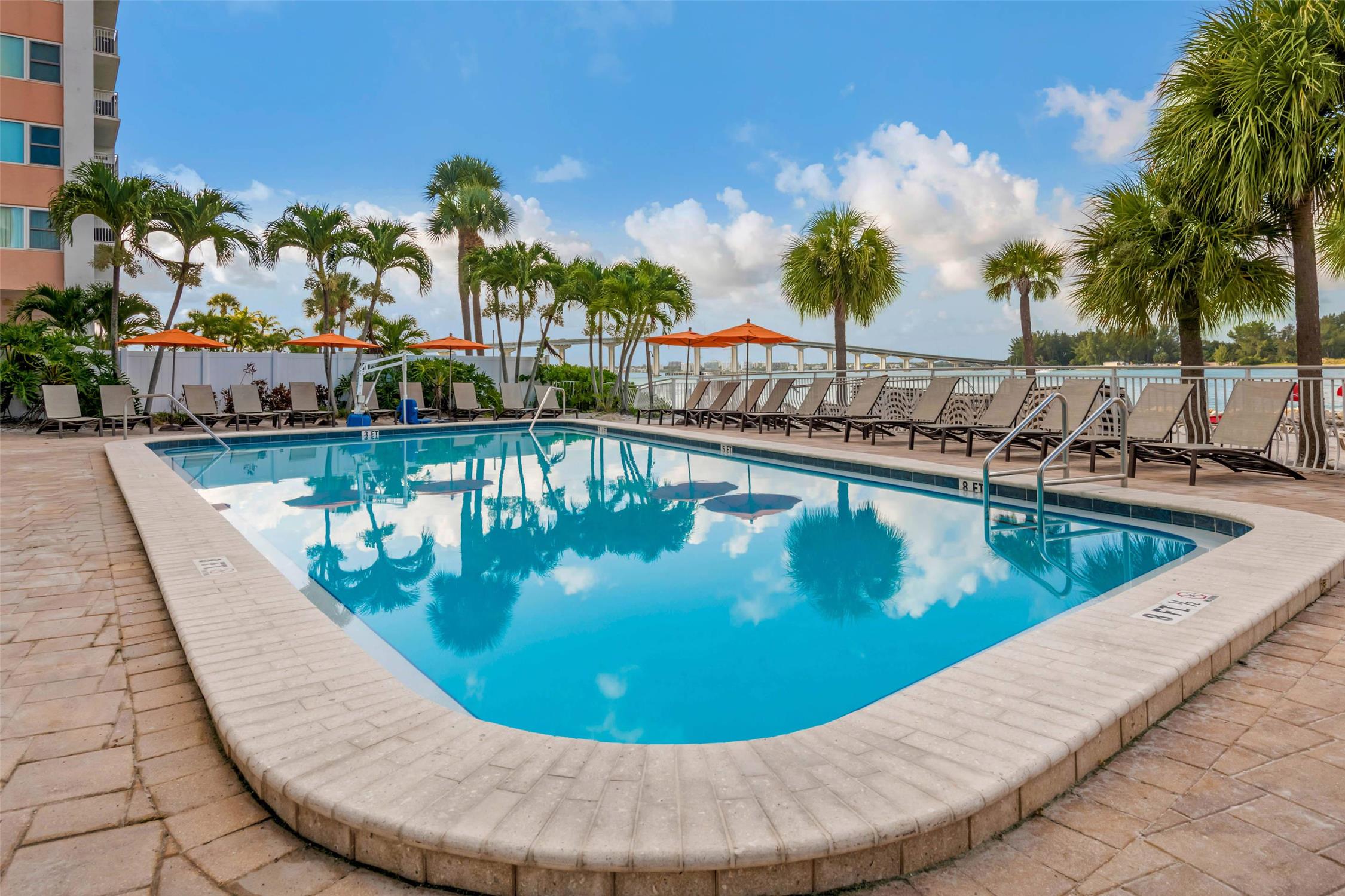 Winter the Dolphins Beach Club, an Ascend Collection Hotel 10/18