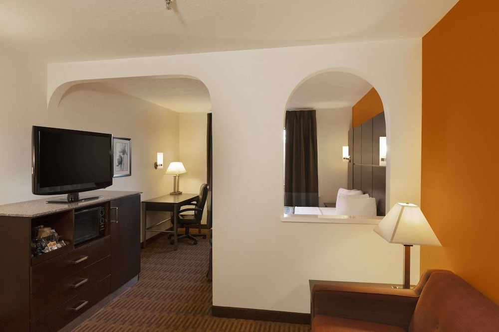 Days Inn by Wyndham Los Lunas 19/33