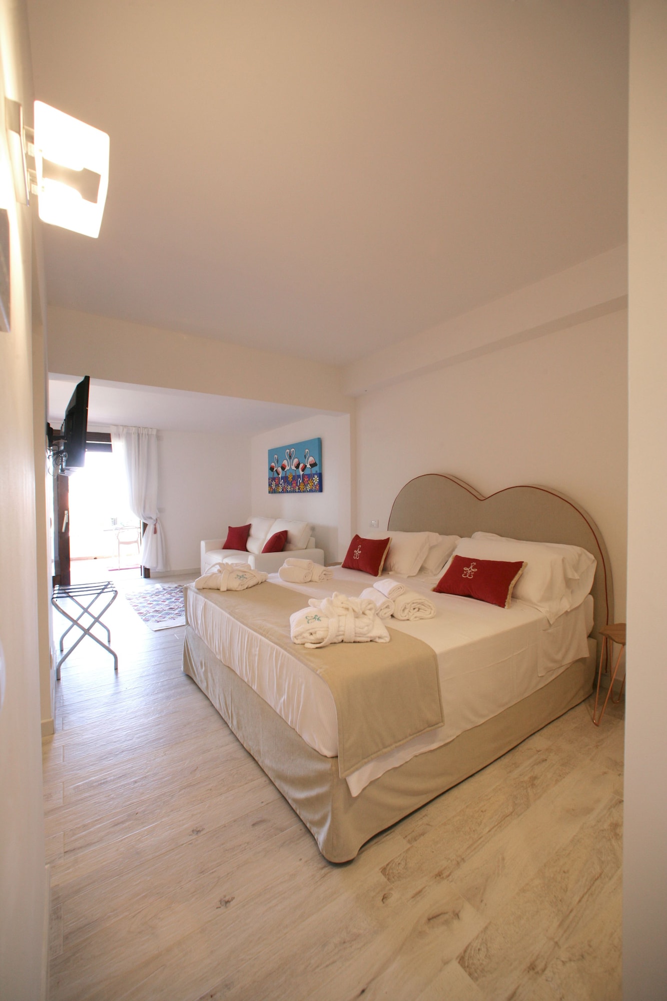 DELUXE, SUITE, KING BED