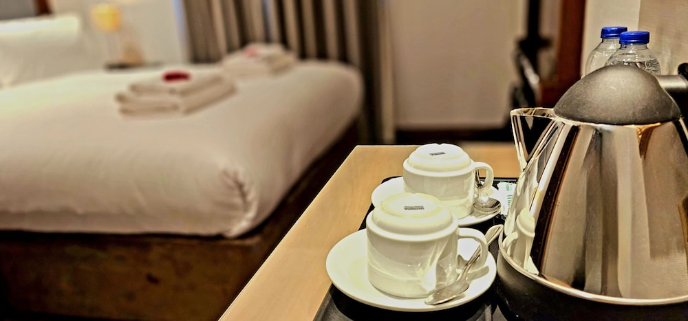 Hyde Park International Hotel 46/65