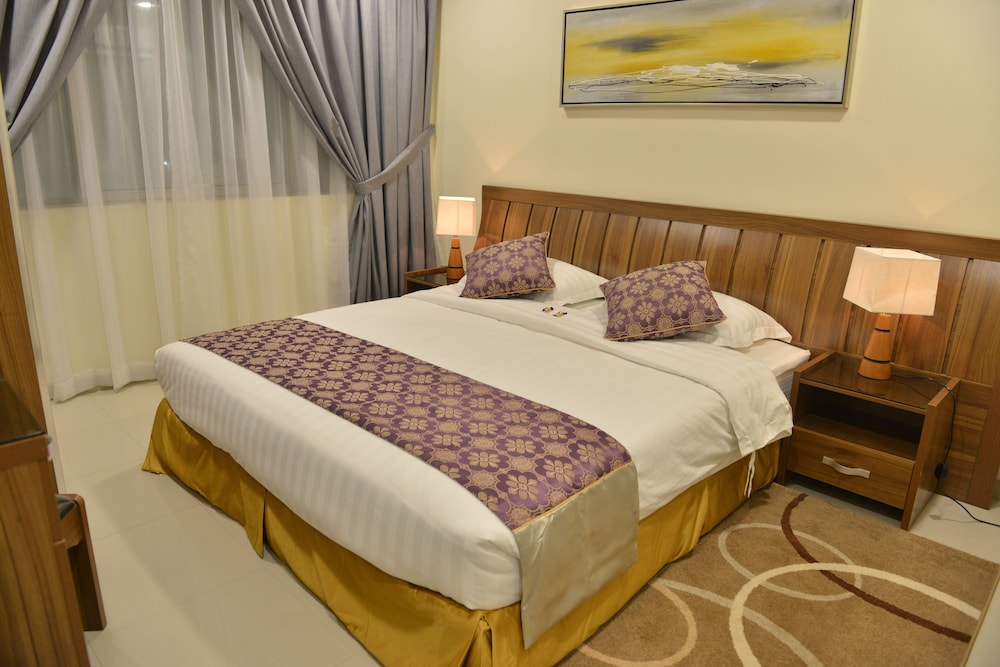 البرج الأول للشقق الفندقية(The First Tower Hotel Apartment) 10/29