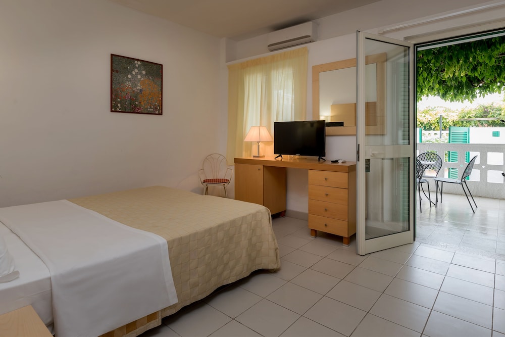 MARITALIA HOTEL CLUB VILLAGE 12/67