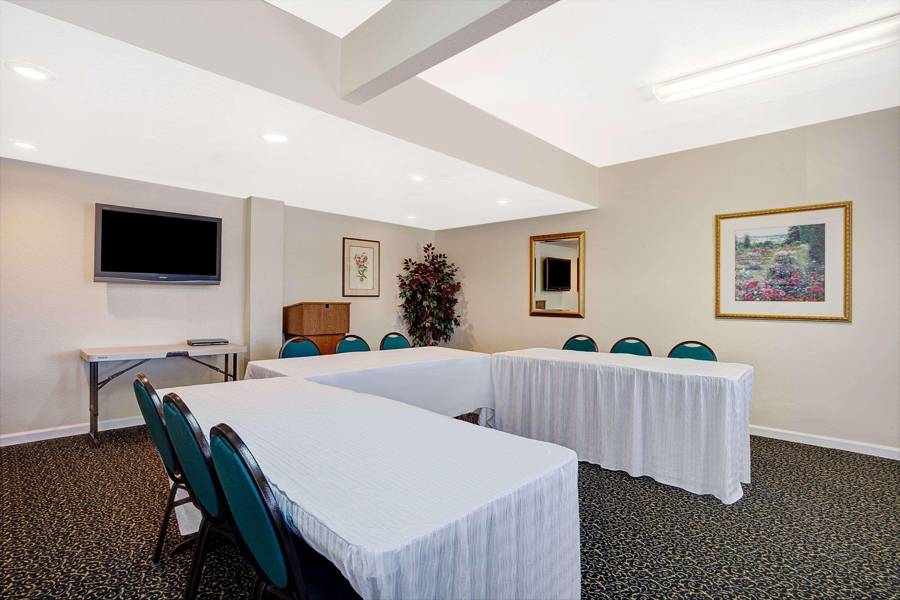 Days Inn Everett 11/13