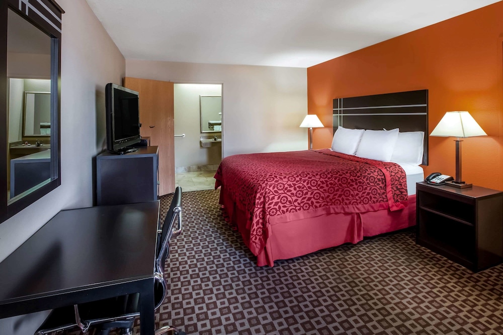 Days Inn by Wyndham Sulphur LA 33/58