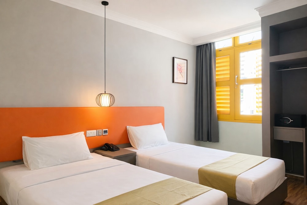 DELUXE, TWIN BEDS
