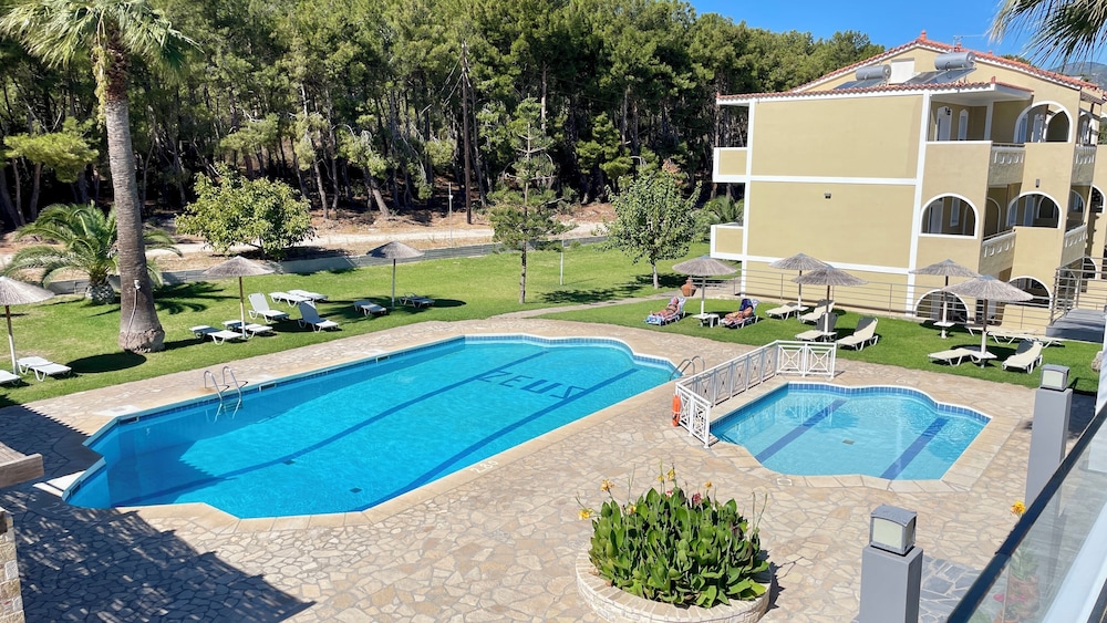Zeus Hotel Ireon 36/42