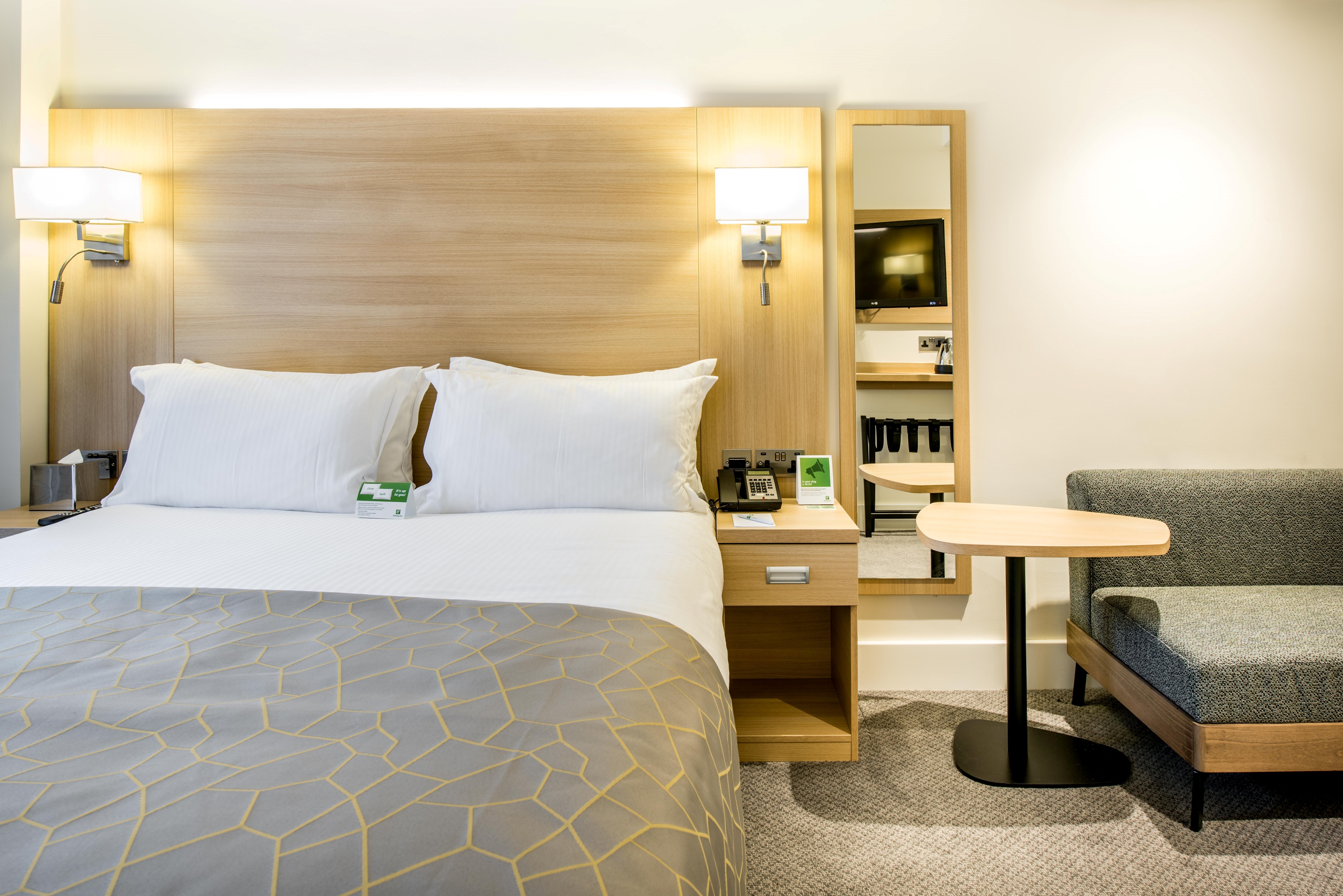 Standard, King Bed, Holiday Inn London - Kensington High St. by IHG 2/5
