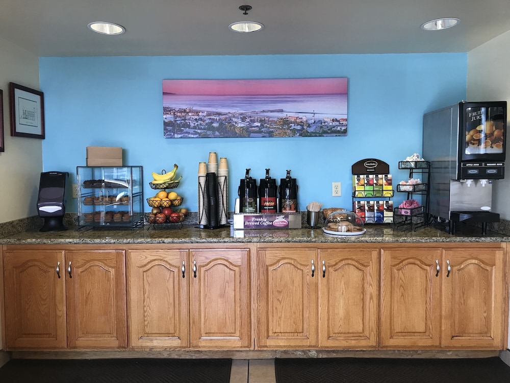 Edgewater Inn And Suites 14/76