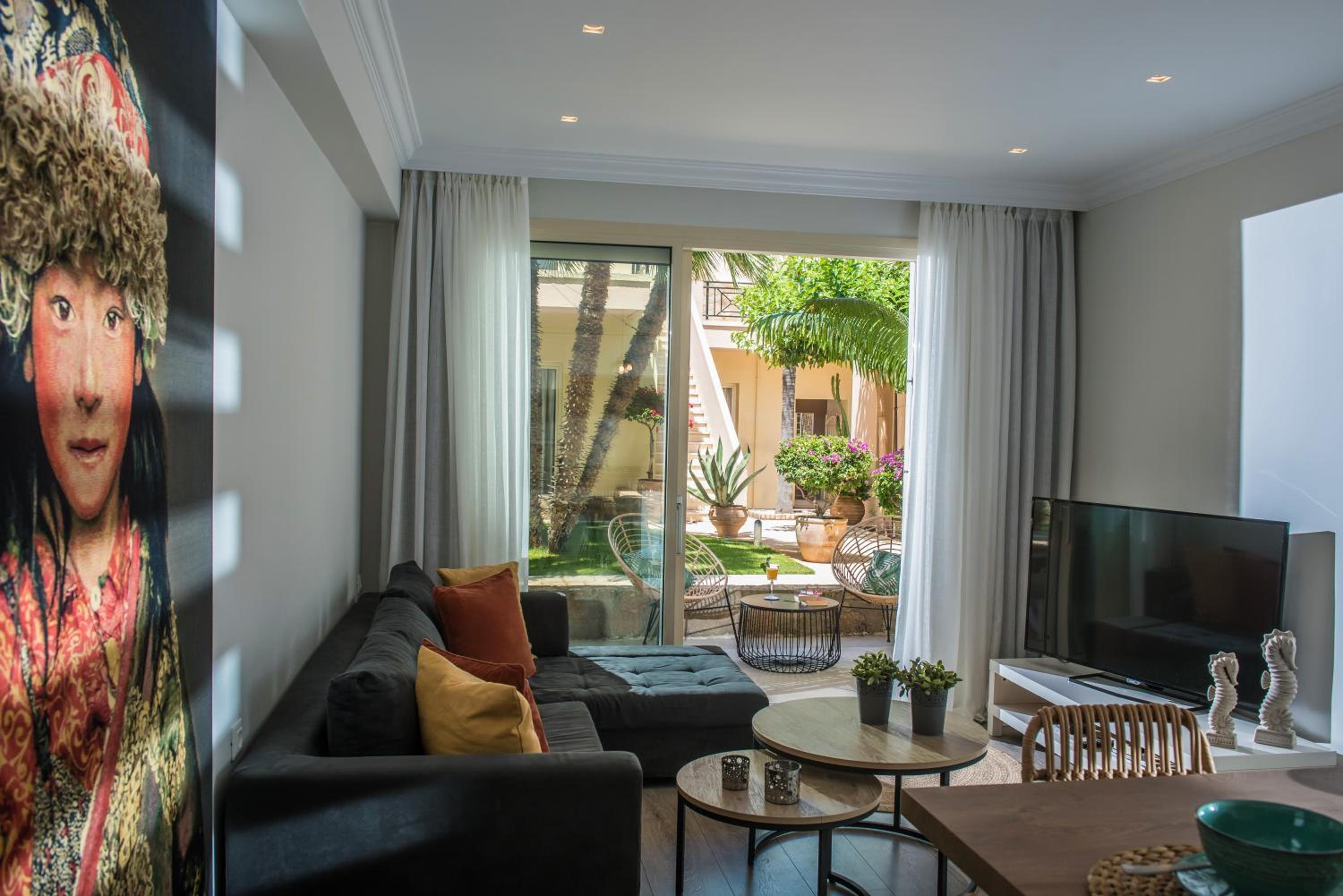 Danaides Hotel 32/47