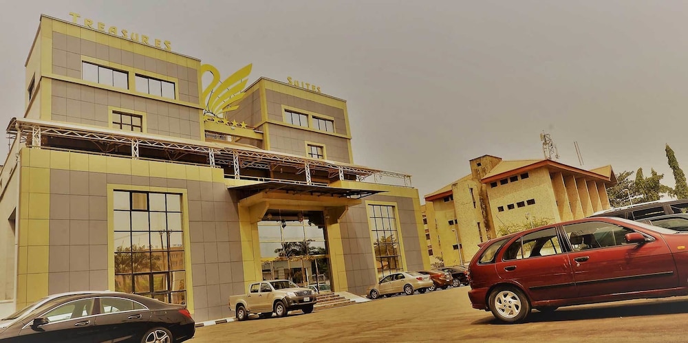 Treasures Suites & Conferences 30/35