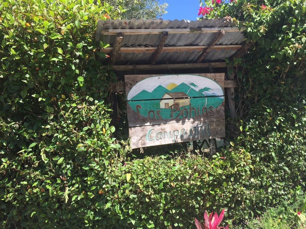 Los Bohios Campo Añil 48/50