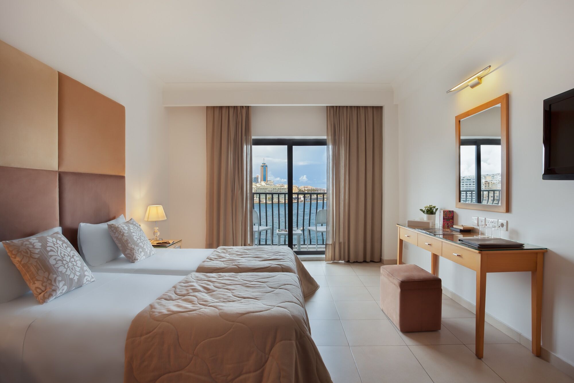 STUDIO, SEA FRONT