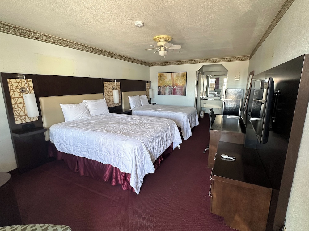 The Executive Inn Suites 21/67