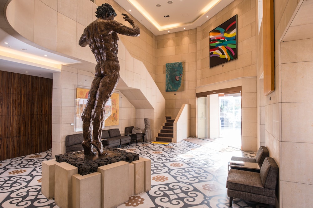 Hotel Leo 8/48