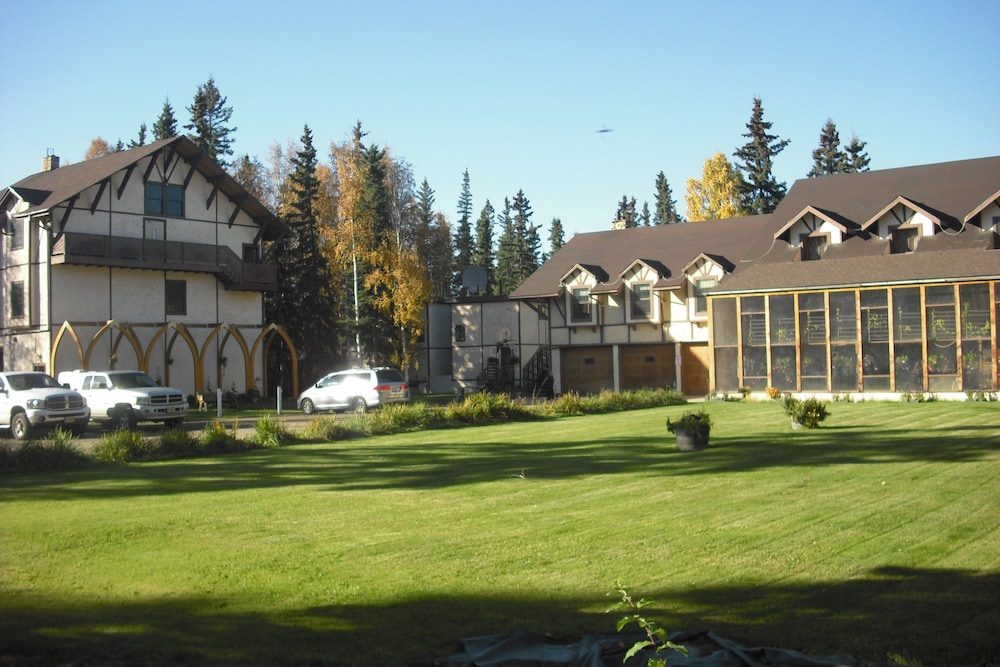 7 Gables Inn Suites 42/50