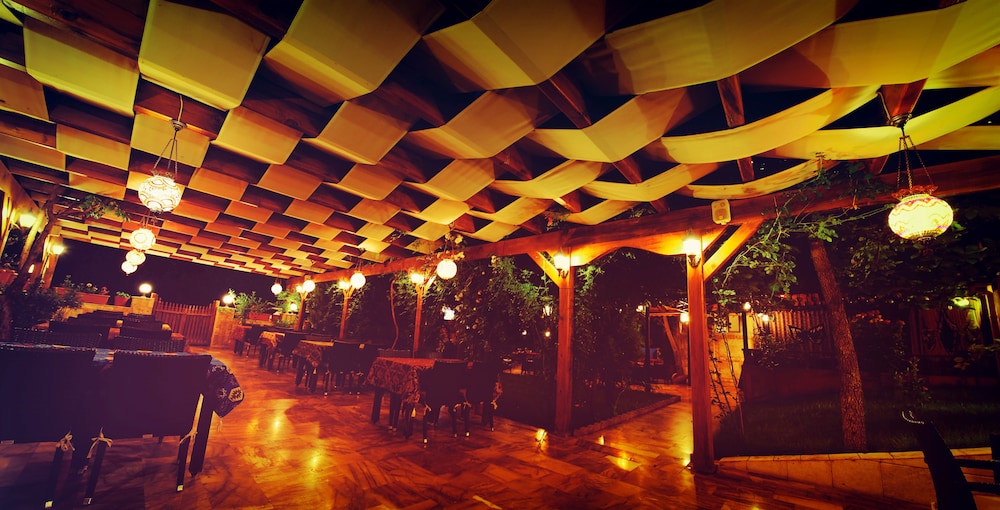 Venus Hotel 32/37