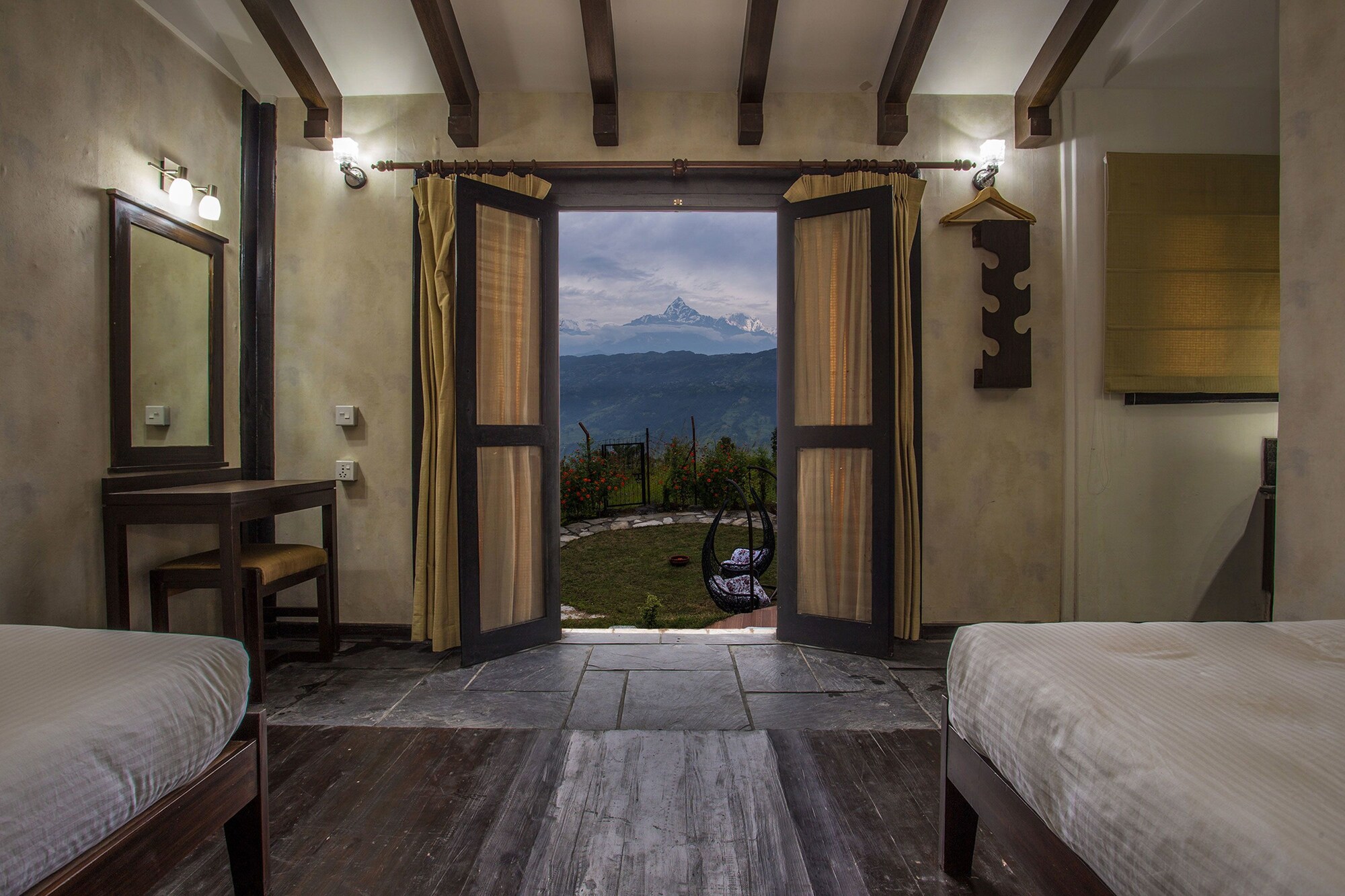 COTTAGE, MOUNTAIN VIEW