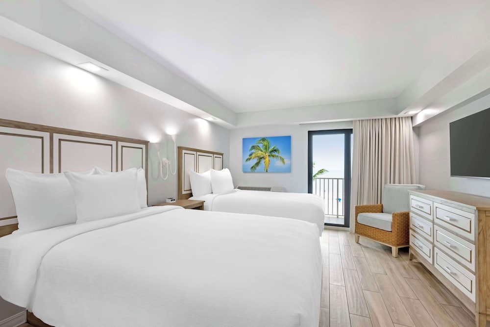 Standard, 2 Double Beds, Gulf View, Balcony